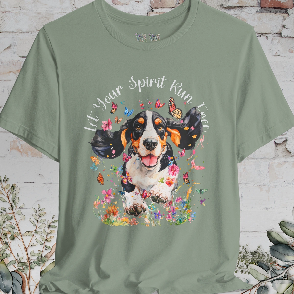Basset Hound 'Let your spirit run free' Unisex T shirt