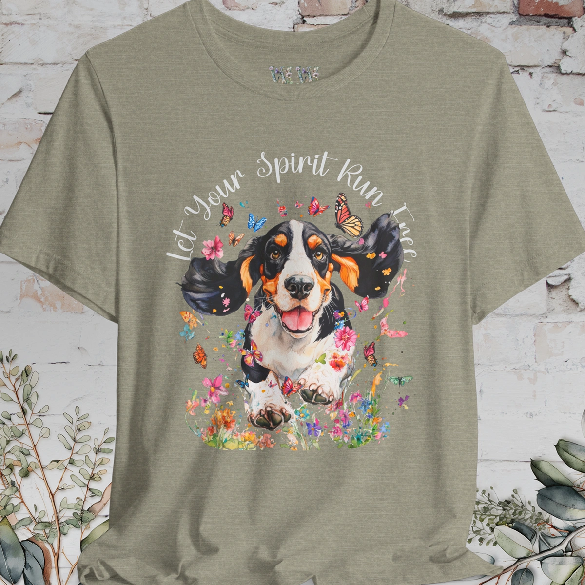 Basset Hound 'Let your spirit run free' Unisex T shirt