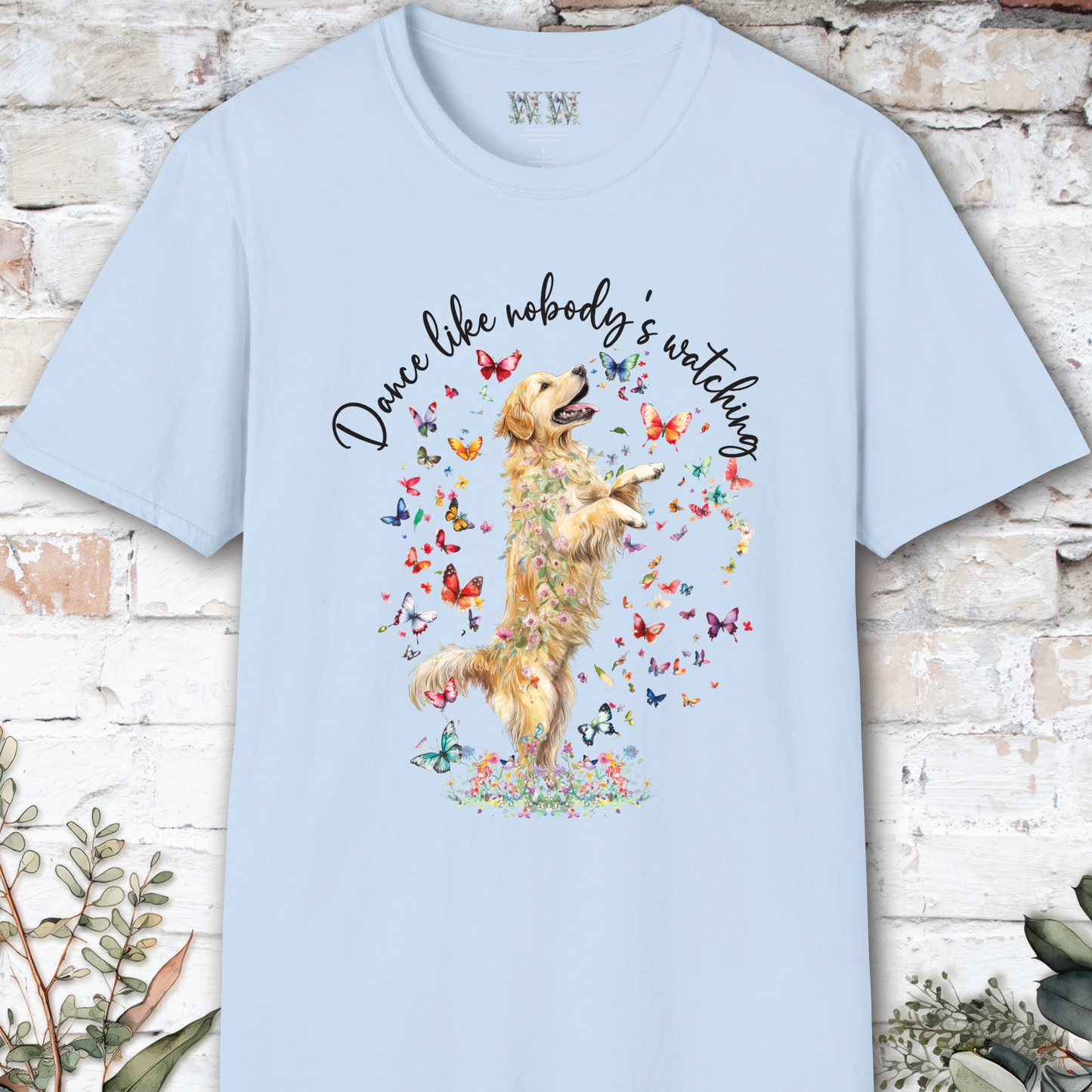 Golden Retriever "Dance like nobody's watching" unisex T shirt