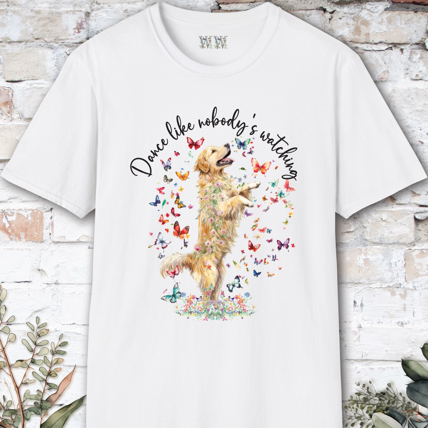 Golden Retriever "Dance like nobody's watching" unisex T shirt