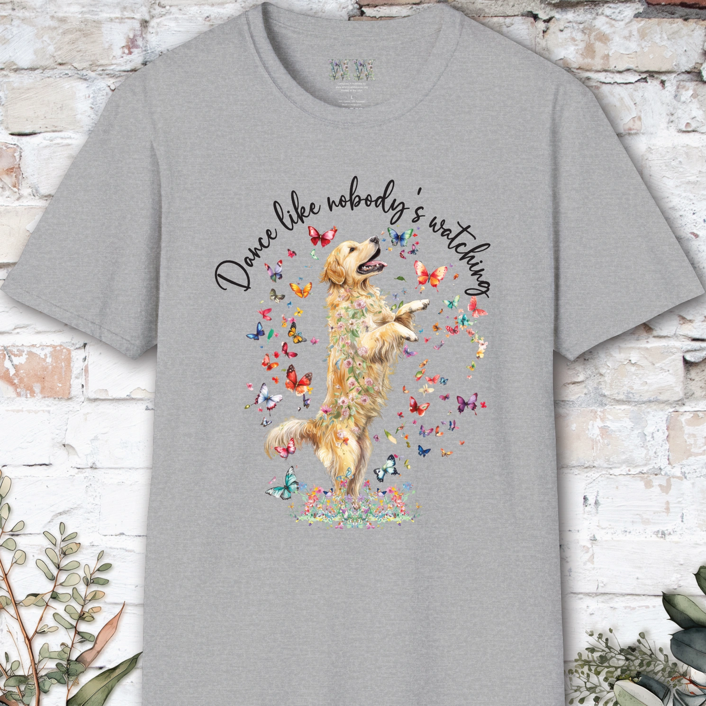 Golden Retriever "Dance like nobody's watching" unisex T shirt
