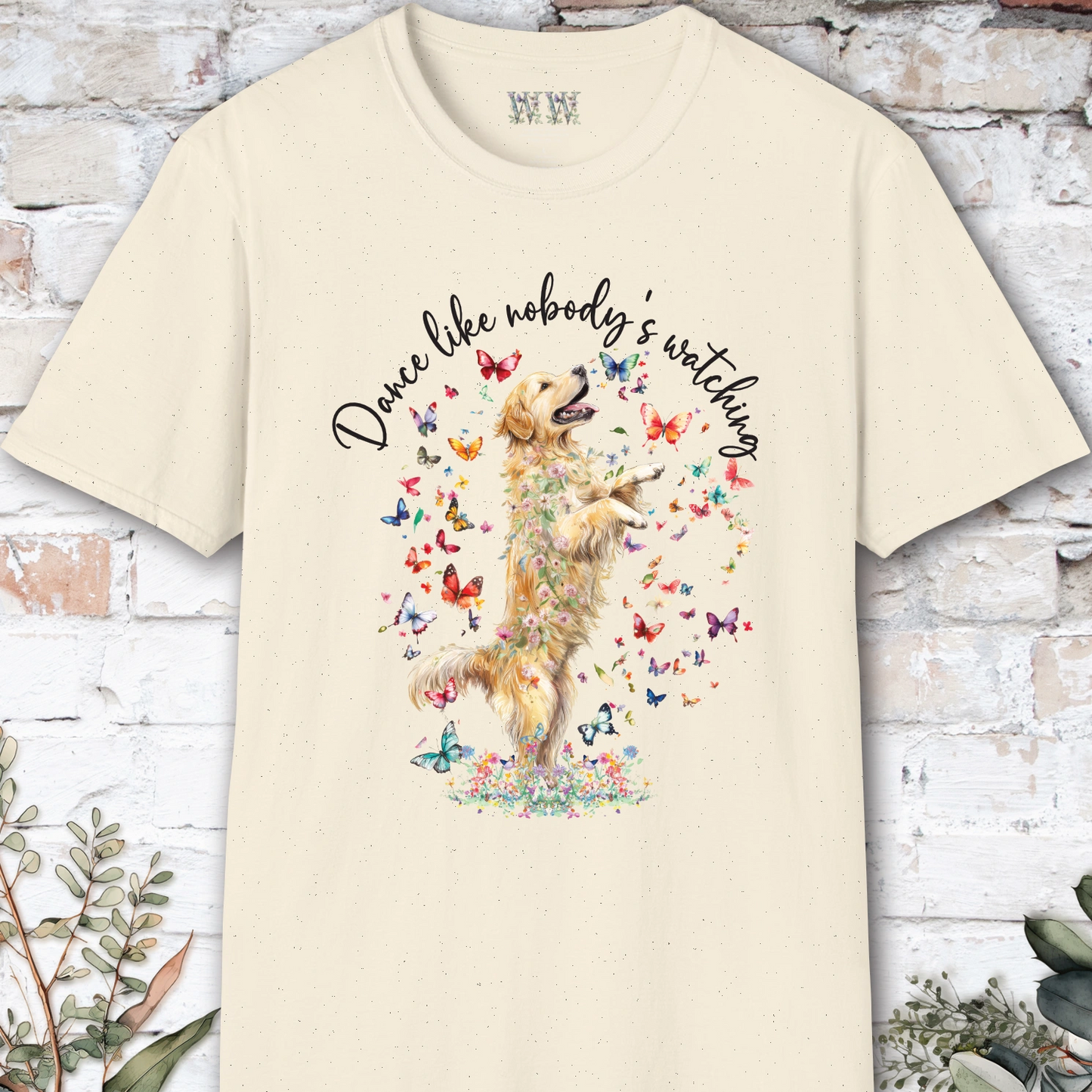 Golden Retriever "Dance like nobody's watching" unisex T shirt