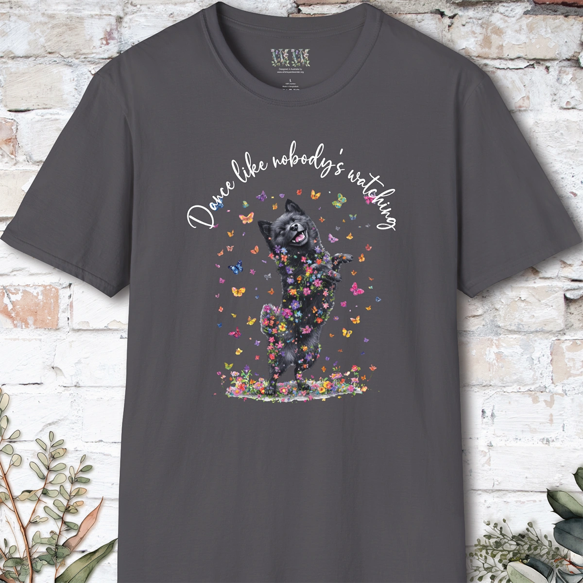 Schipperke "Dance like nobody's watching" unisex T shirt