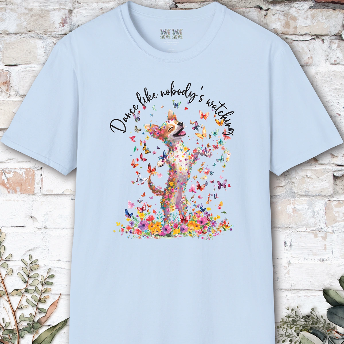 Chihuahua "Dance like nobody's watching" unisex T shirt