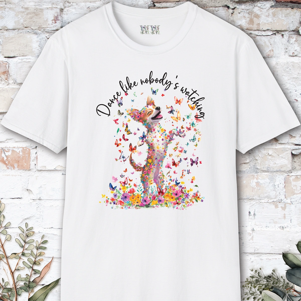 Chihuahua "Dance like nobody's watching" unisex T shirt