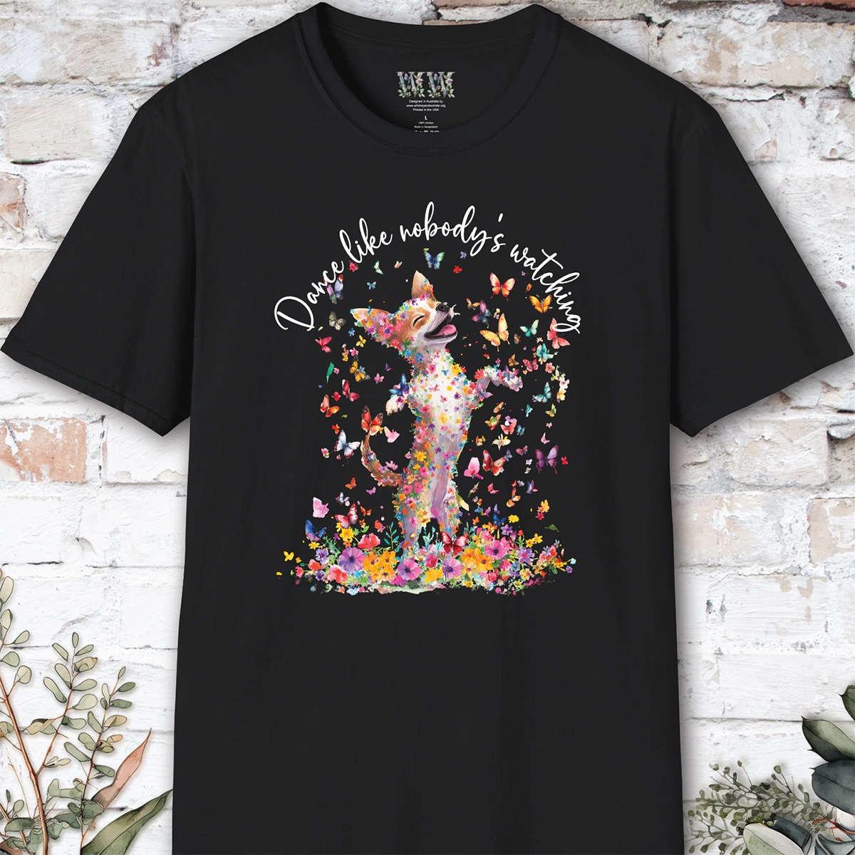 Chihuahua "Dance like nobody's watching" unisex T shirt