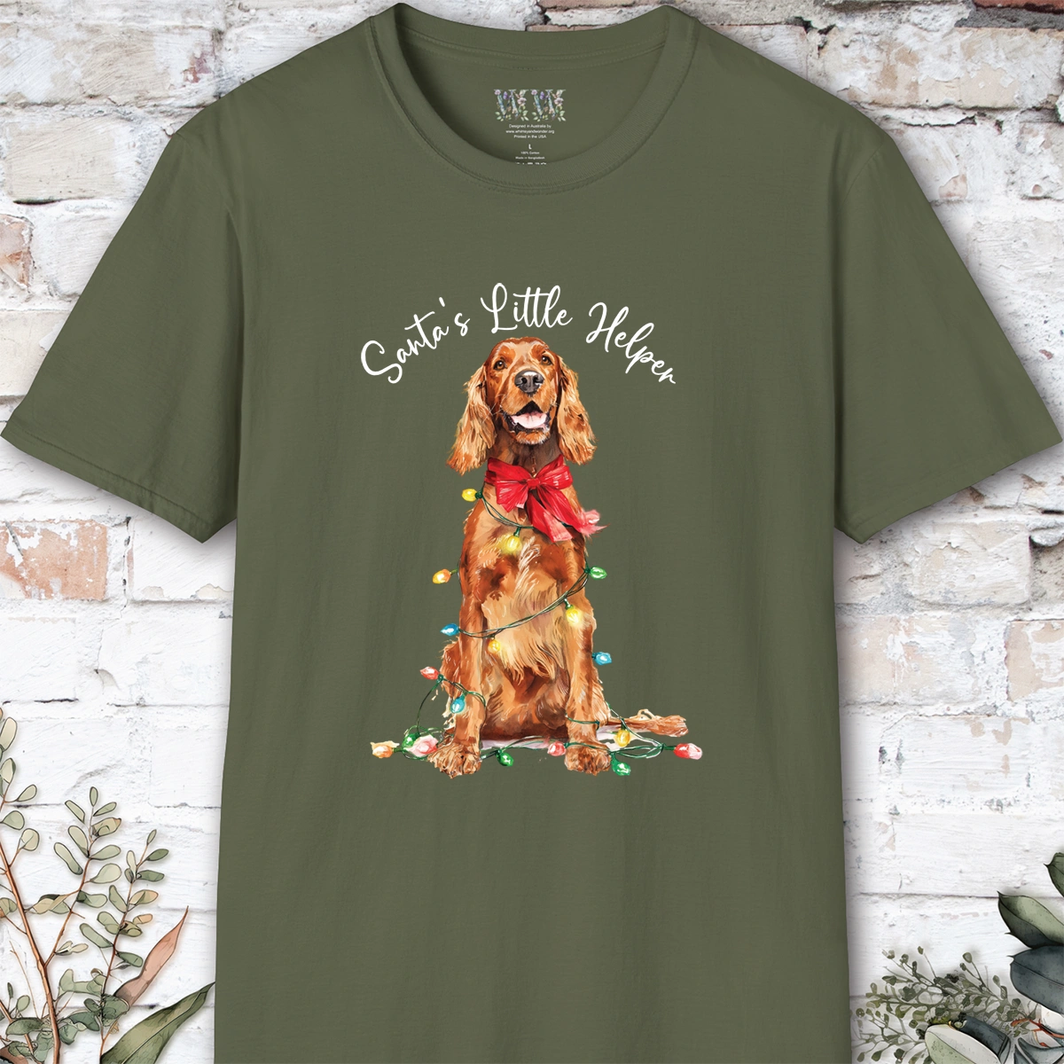 Irish Setter Santa's little helper. unisex T shirt