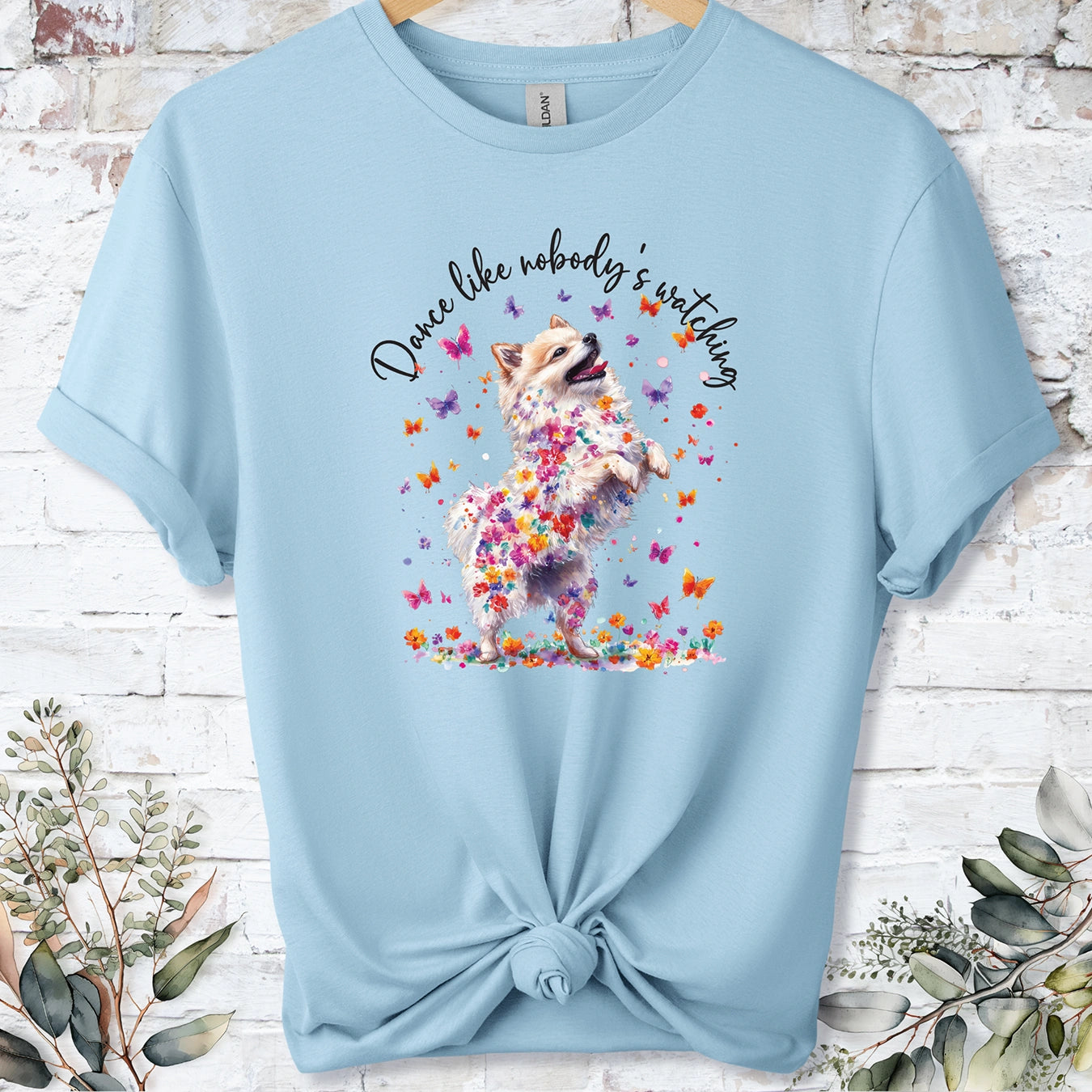 Pomeranian #1 "Dance like nobody's watching" unisex T shirt
