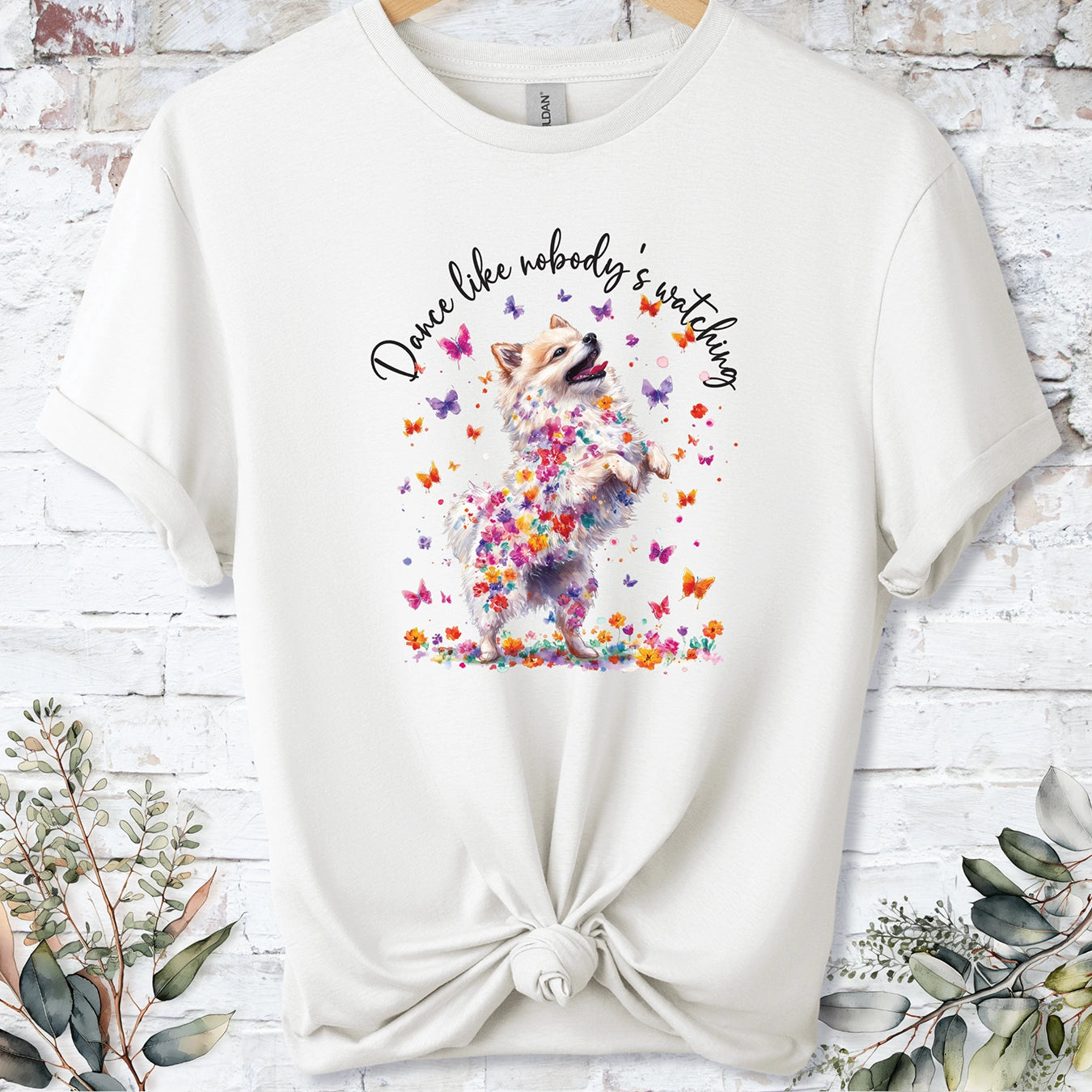Pomeranian #1 "Dance like nobody's watching" unisex T shirt