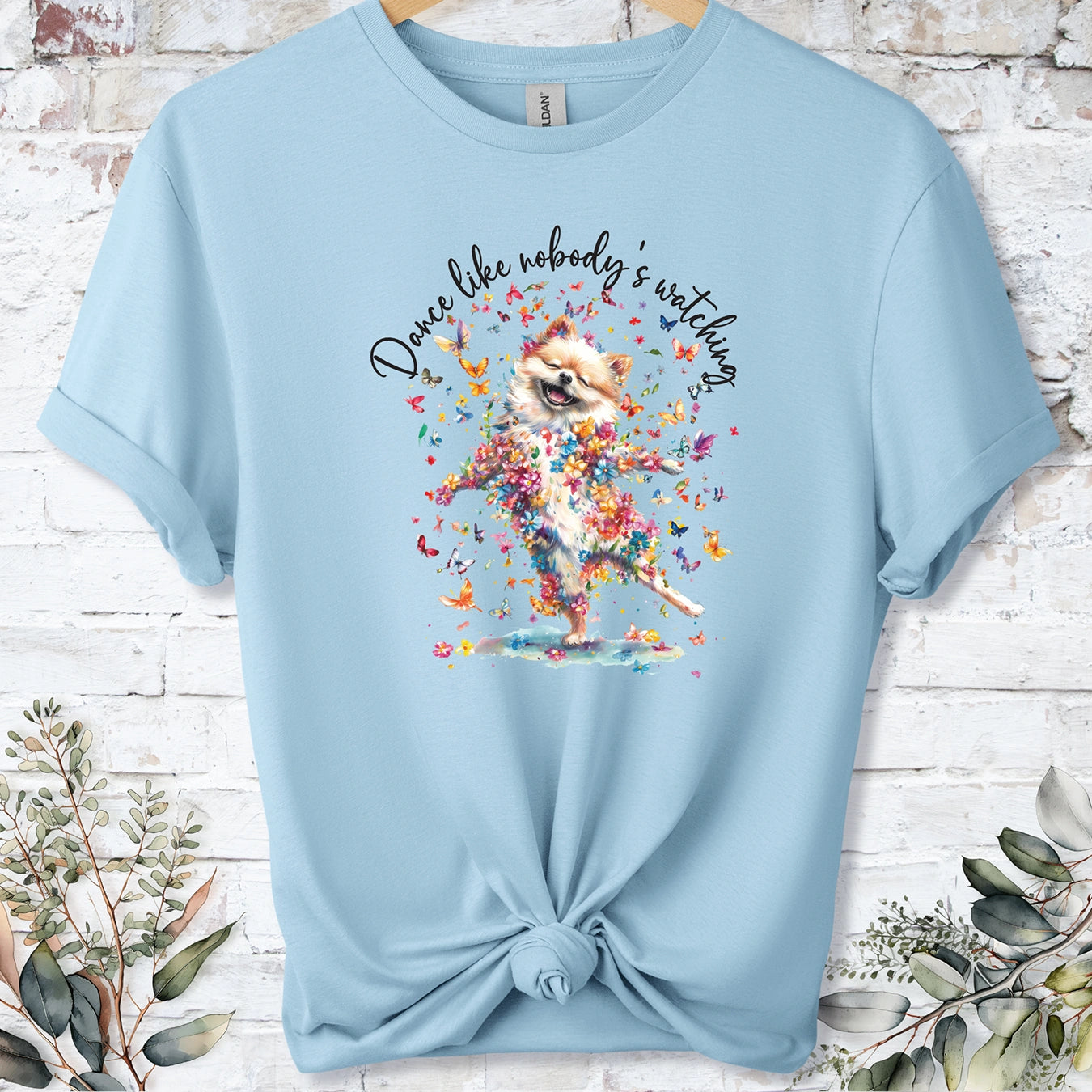 Pomeranian #2 "Dance like nobody's watching" unisex T shirt