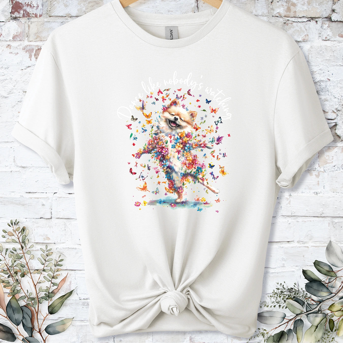 Pomeranian #2 "Dance like nobody's watching" unisex T shirt