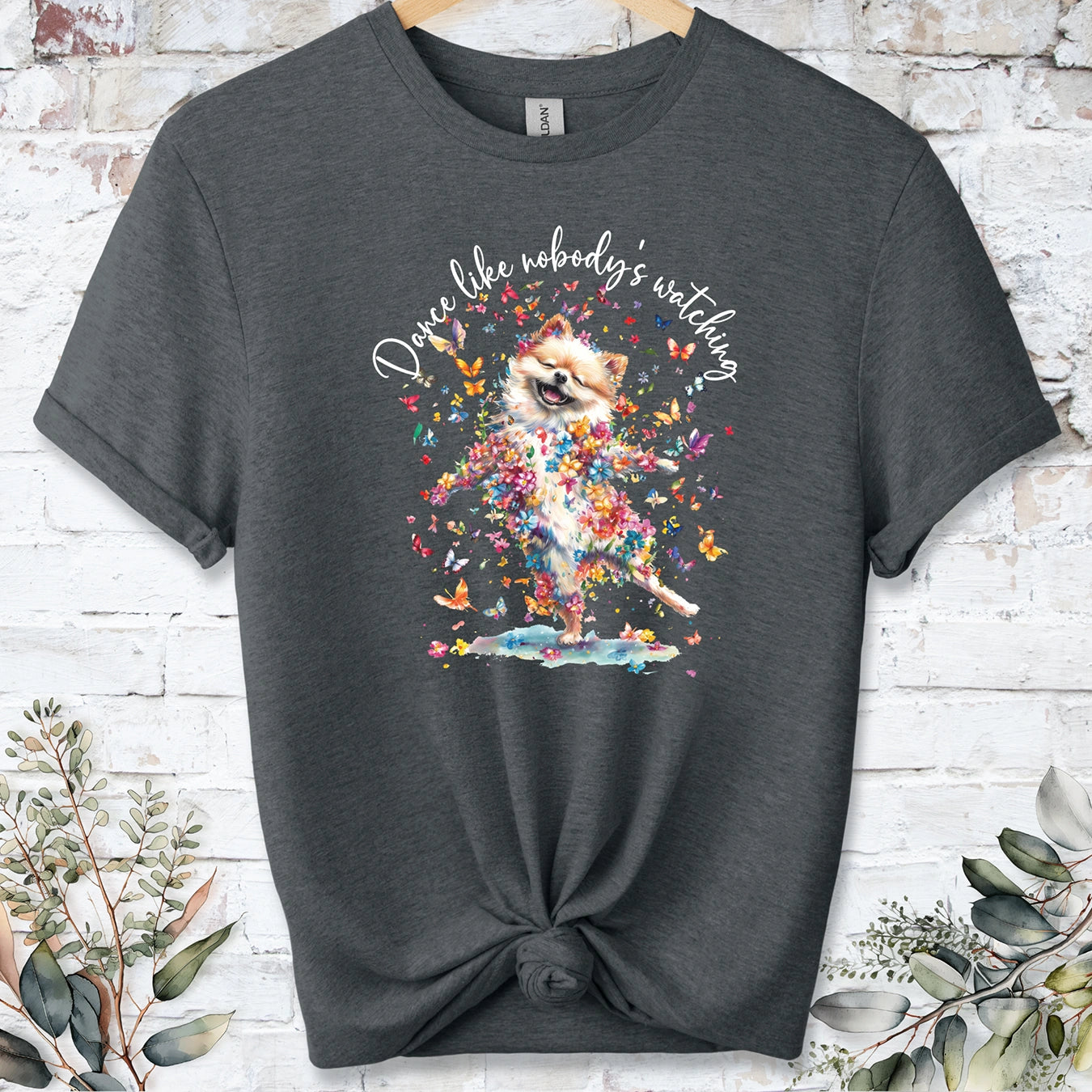 Pomeranian #2 "Dance like nobody's watching" unisex T shirt