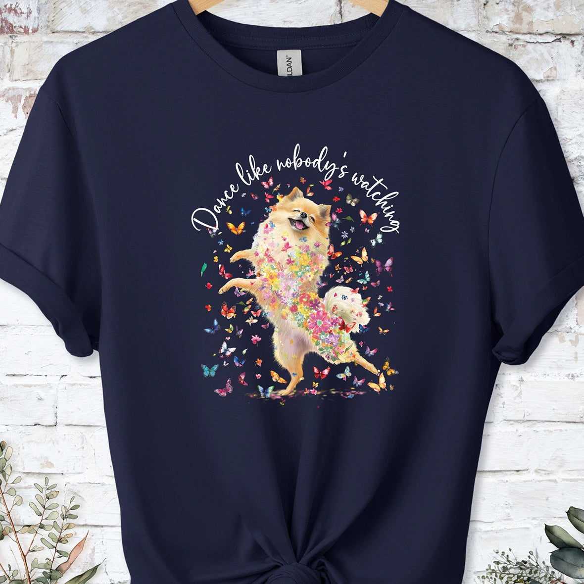Pomeranian #3 "Dance like nobody's watching" unisex T shirt