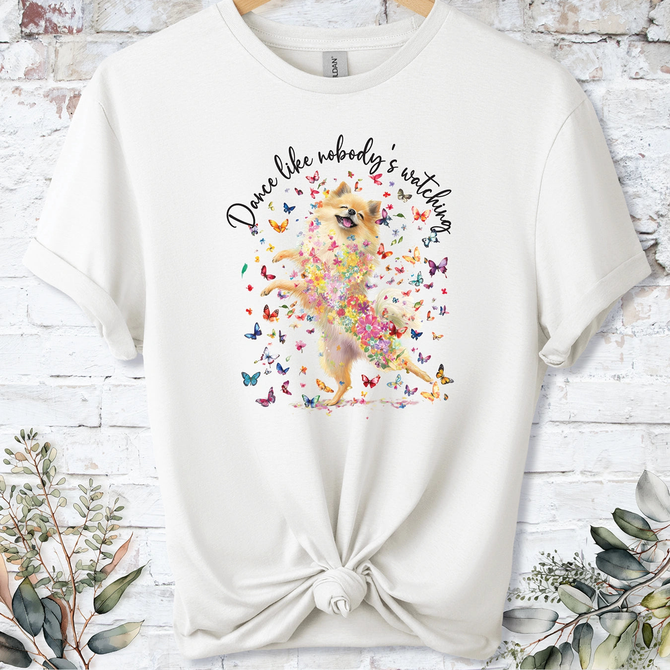 Pomeranian #3 "Dance like nobody's watching" unisex T shirt