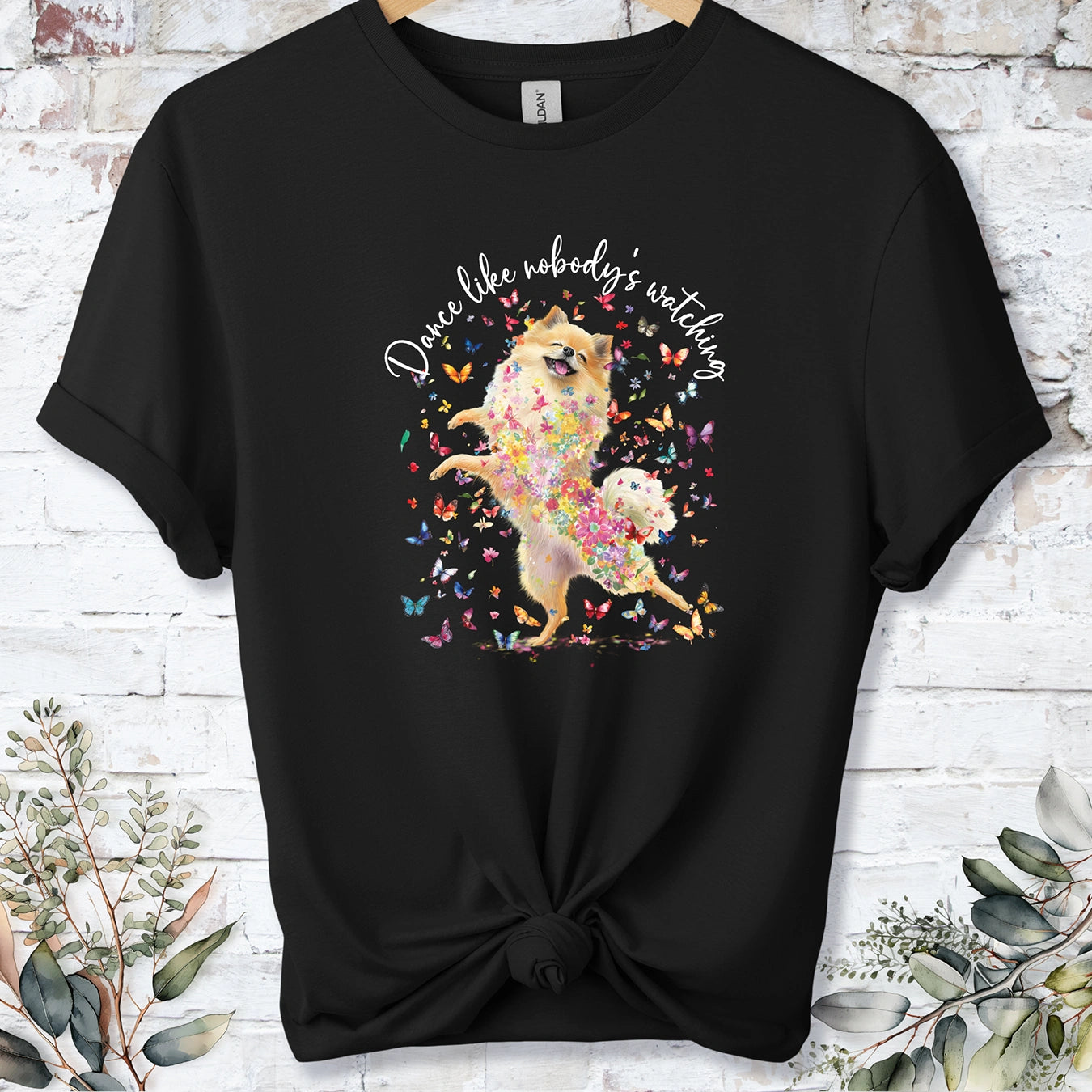 Pomeranian #3 "Dance like nobody's watching" unisex T shirt