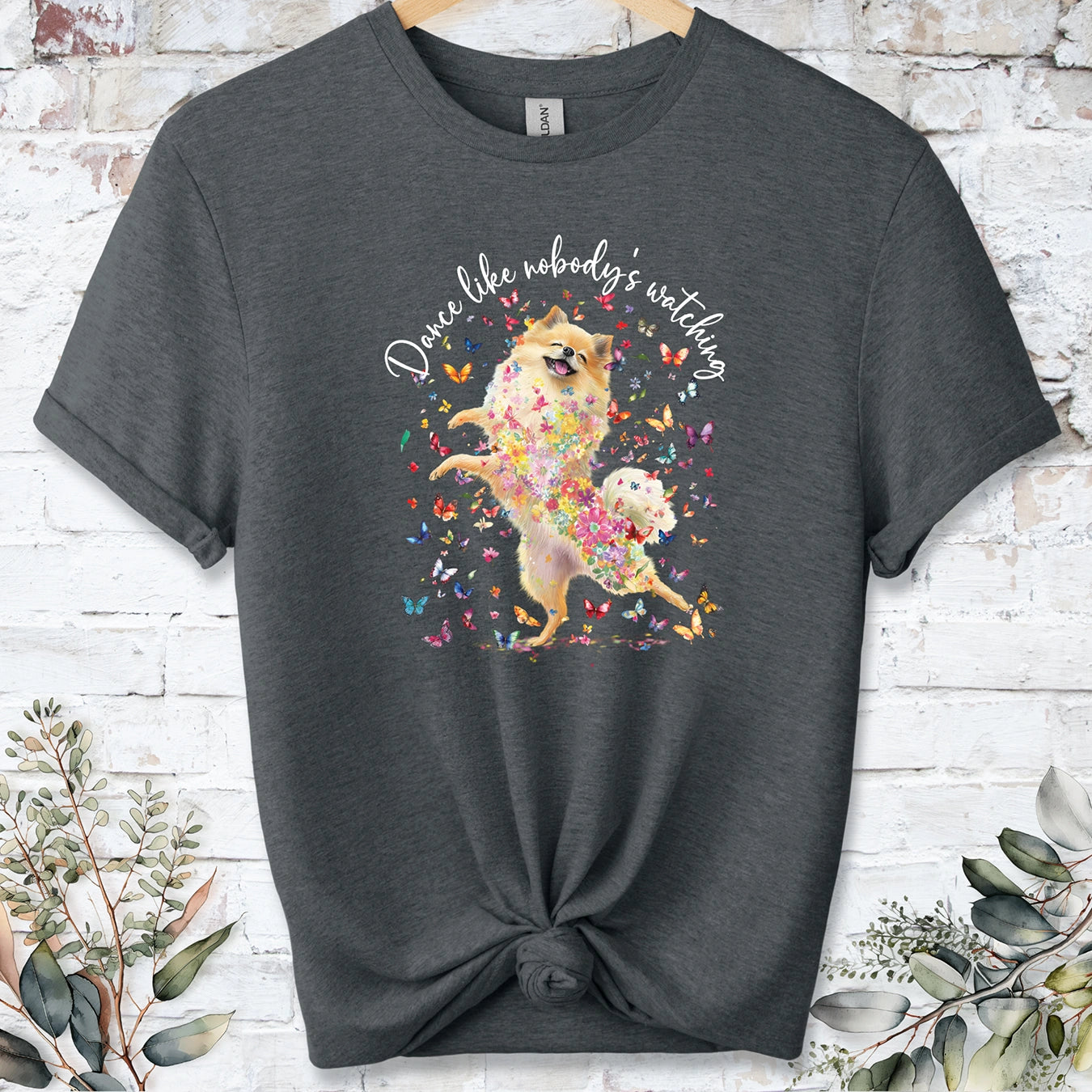 Pomeranian #3 "Dance like nobody's watching" unisex T shirt