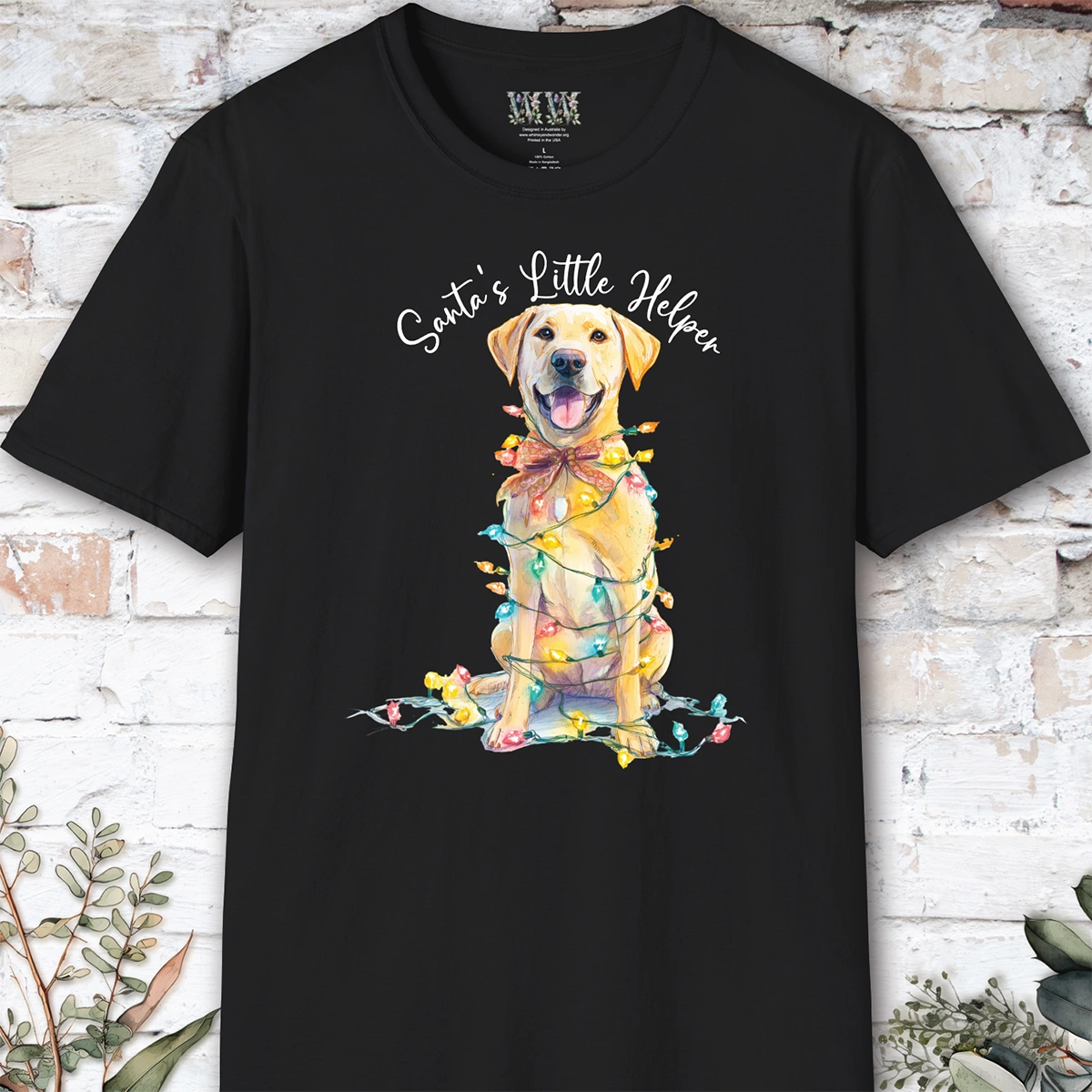 Yellow Labrador Santa's little helper. unisex T shirt