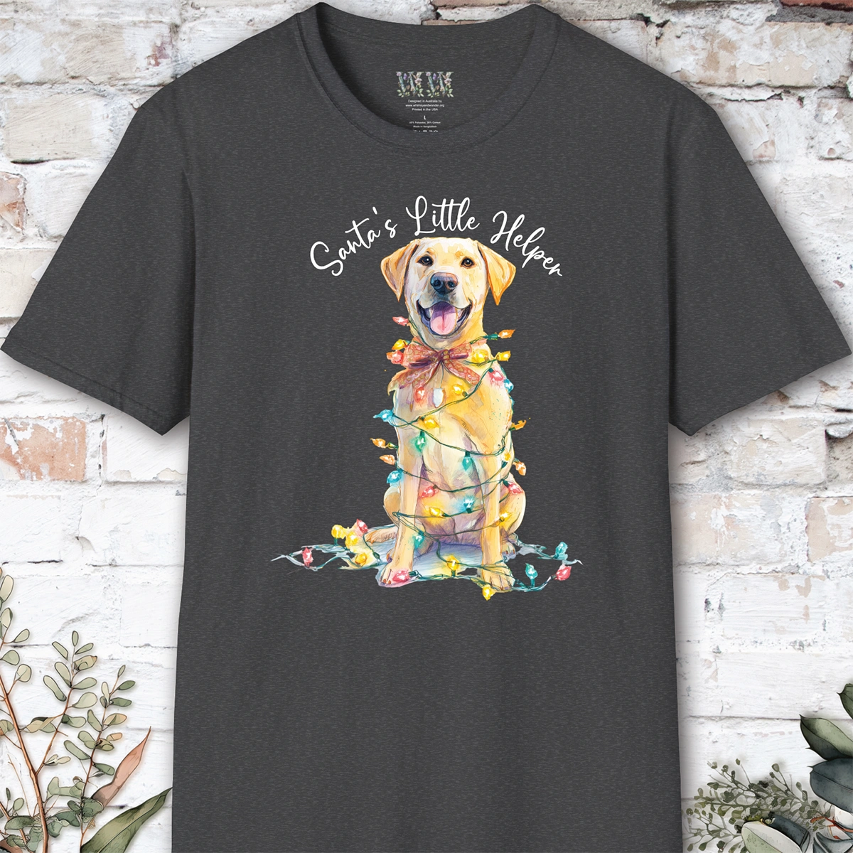 Yellow Labrador Santa's little helper. unisex T shirt