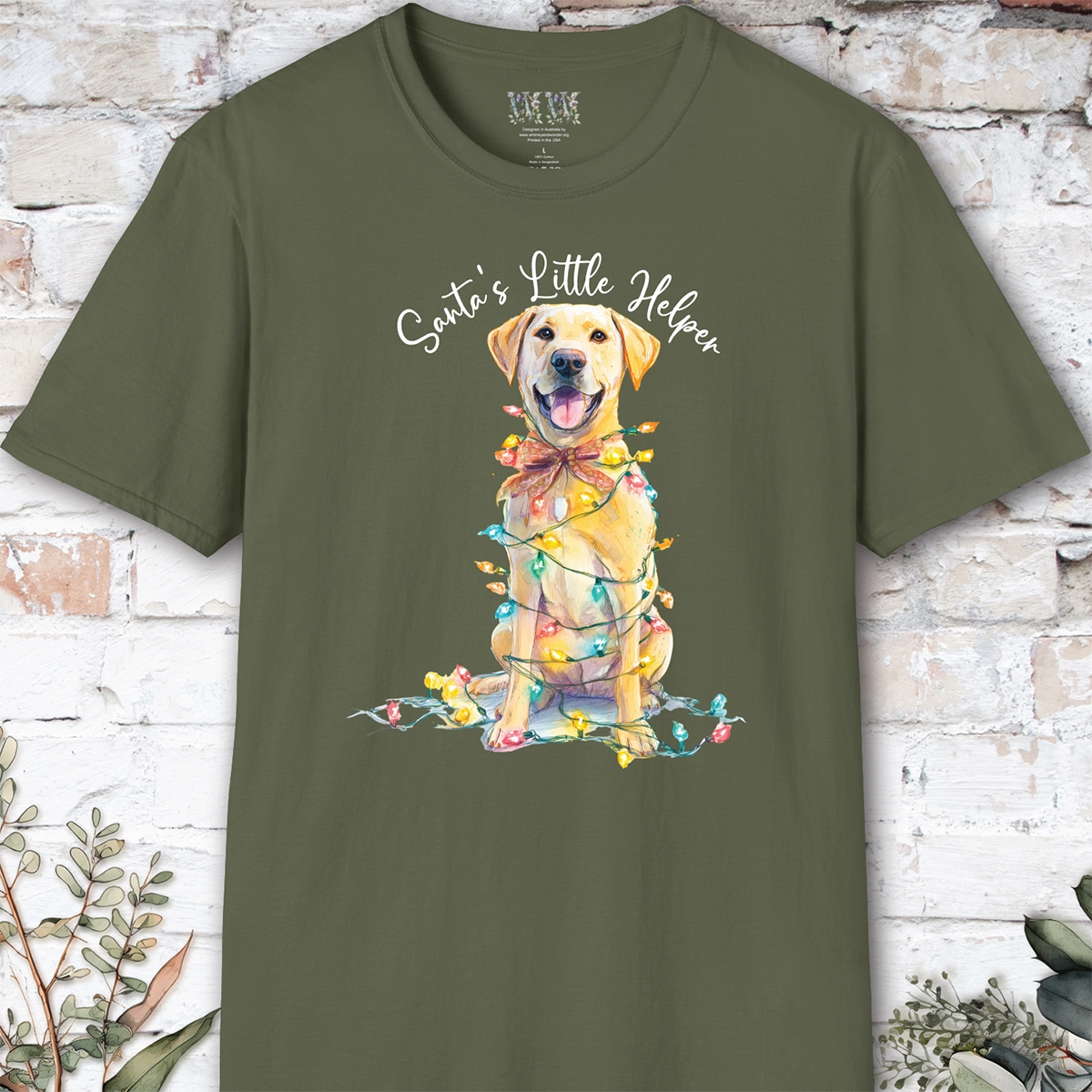 Yellow Labrador Santa's little helper. unisex T shirt