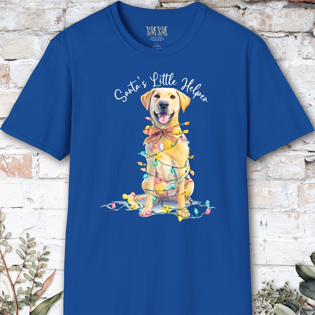 Yellow Labrador Santa's little helper. unisex T shirt